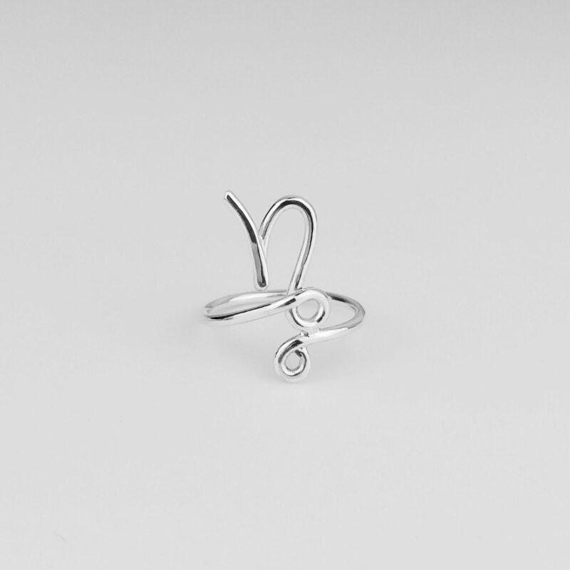 Handmade Capricorn zodiac ring in polished 925 sterling silver, featuring the iconic horned sea-goat symbol with a delicate minimalist wire shape. Ideal for astrology lovers and those born under the Capricorn sign, this elegant piece blends celestial meaning with modern design.