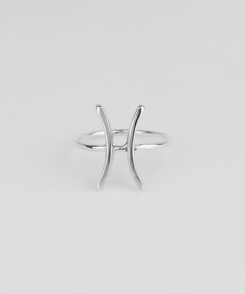 Minimalist Pisces zodiac ring handcrafted in 925 sterling silver, featuring the elegant astrological fish symbol formed by two curved lines crossing in the center. This lightweight, open-design ring is perfect for astrology lovers seeking a subtle yet meaningful jewelry piece representing intuition, emotion, and creativity.